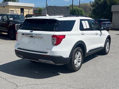 Star White 2022 Ford Explorer XLT