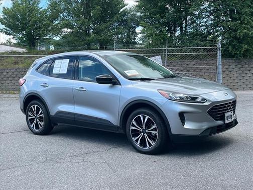 Iconic Silver 2022 Ford Escape SE
