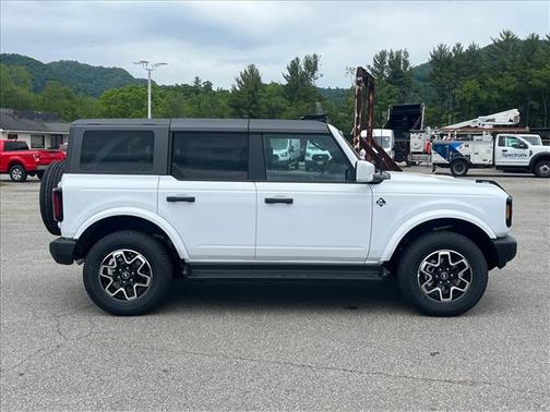 Oxford White 2026 Ford Bronco Outer Banks