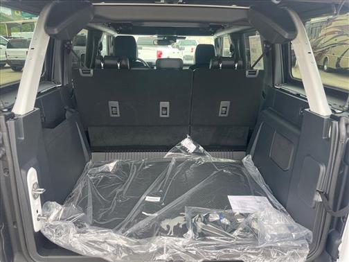 Oxford White 2026 Ford Bronco Outer Banks