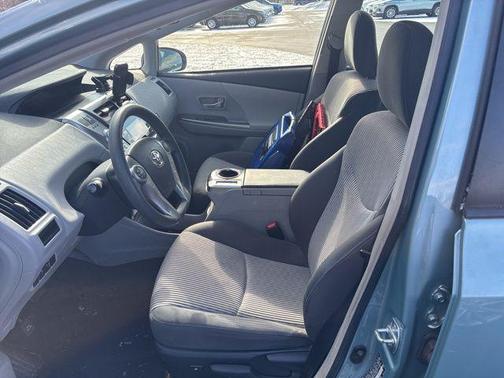 2015 Toyota Prius v Five