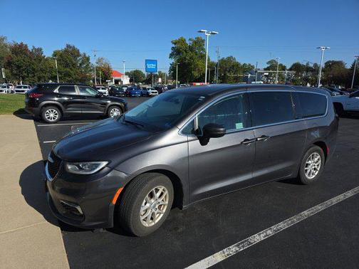 Granite Crystal Metallic Clearcoat 2023 Chrysler Pacifica Touring L