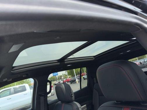 Mosaic Black Metallic 2024 Chevrolet Traverse RS