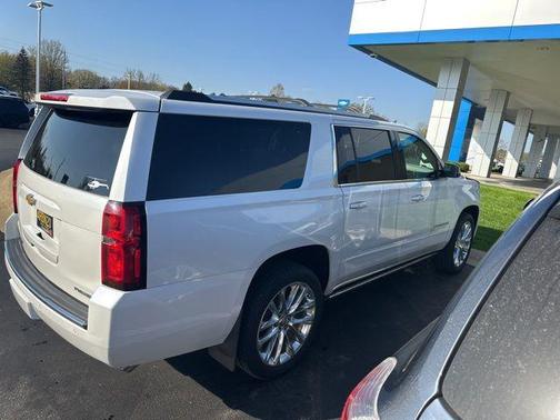 Iridescent Pearl Tricoat 2019 Chevrolet Suburban Premier