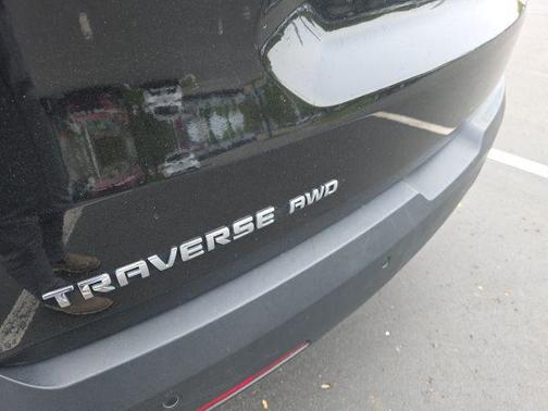 Mosaic Black Metallic 2020 Chevrolet Traverse LT Leather