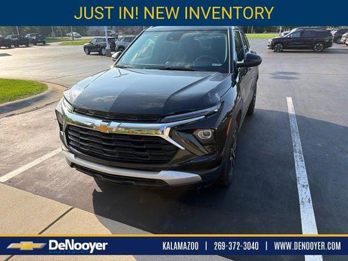 Mosaic Black Metallic 2024 Chevrolet Trailblazer LT