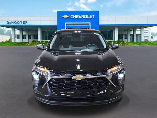 Mosaic Black Metallic 2026 Chevrolet Trax LS