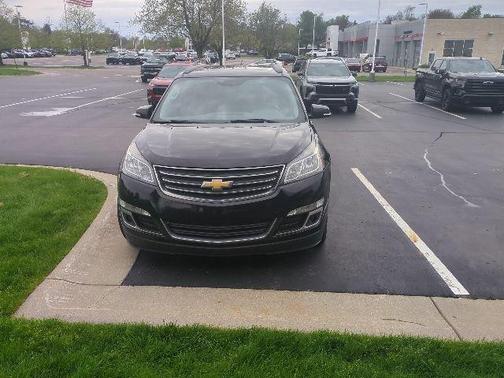 Mosaic Black Metallic 2017 Chevrolet Traverse 2LT