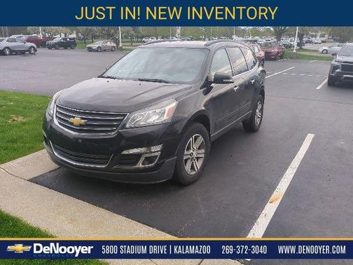 Mosaic Black Metallic 2017 Chevrolet Traverse 2LT