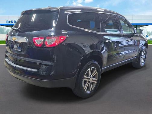 Mosaic Black Metallic 2017 Chevrolet Traverse 2LT