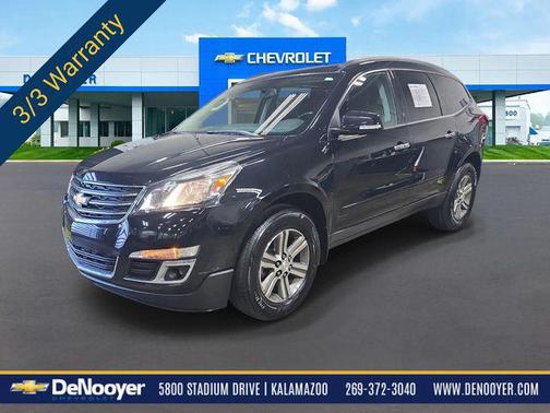 Mosaic Black Metallic 2017 Chevrolet Traverse 2LT