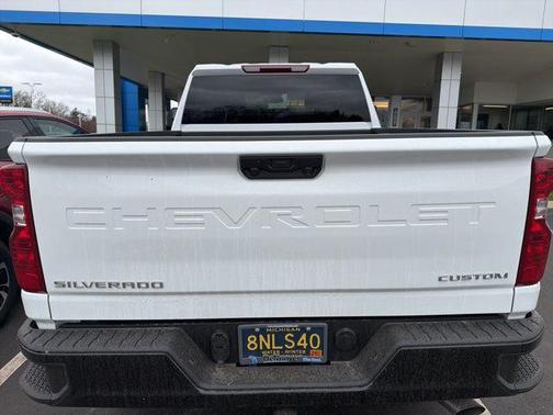 Summit White 2026 Chevrolet Silverado 2500 Custom