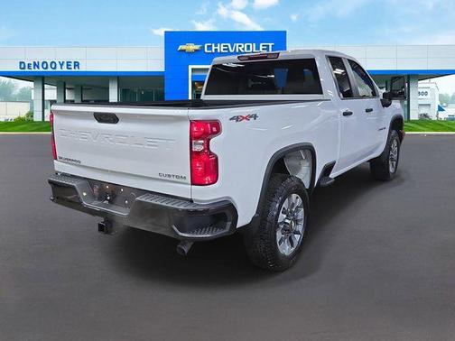 Summit White 2026 Chevrolet Silverado 2500 Custom