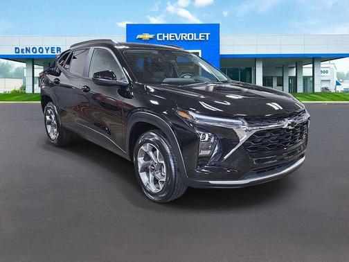 Mosaic Black Metallic 2026 Chevrolet Trax LT