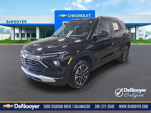 Mosaic Black Metallic 2025 Chevrolet Trailblazer LT