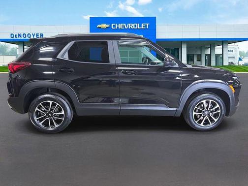 Mosaic Black Metallic 2025 Chevrolet Trailblazer LT