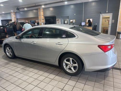 Silver Ice Metallic 2018 Chevrolet Malibu 1LS