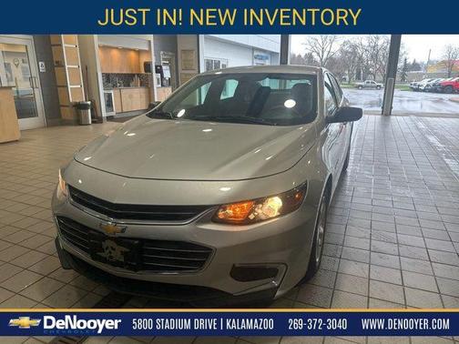 Silver Ice Metallic 2018 Chevrolet Malibu 1LS