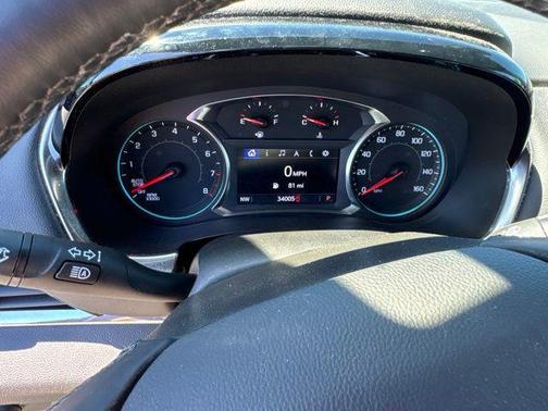 Mosaic Black Metallic 2023 Chevrolet Traverse LT Cloth