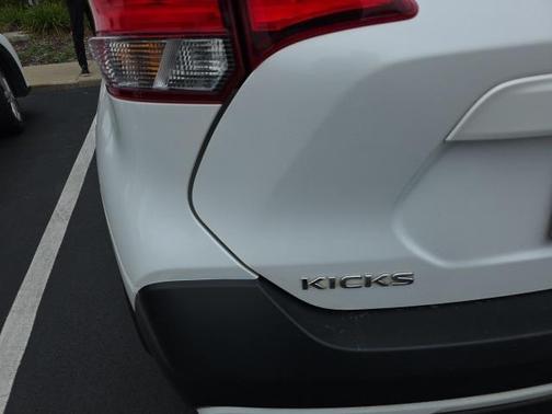 2019 Nissan Kicks SR