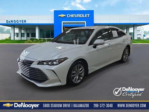 Wind Chill Pearl 2022 Toyota Avalon XLE