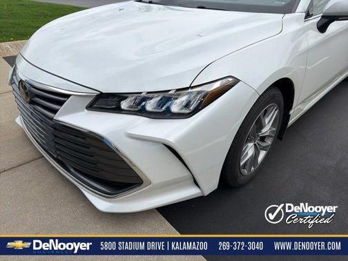 Wind Chill Pearl 2022 Toyota Avalon XLE