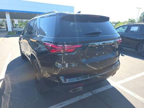 Mosaic Black Metallic 2023 Chevrolet Traverse Premier