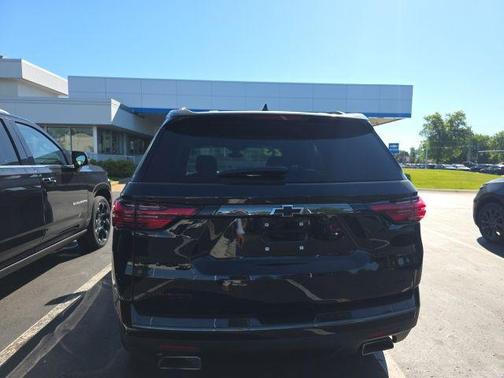 Mosaic Black Metallic 2023 Chevrolet Traverse Premier