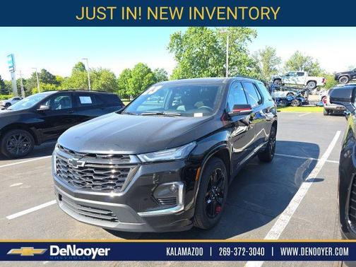 Mosaic Black Metallic 2023 Chevrolet Traverse Premier
