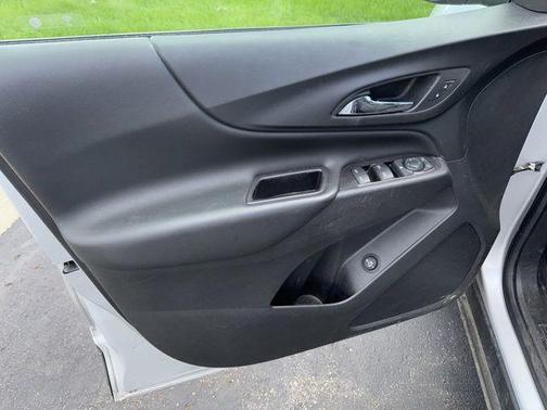 Silver Ice Metallic 2019 Chevrolet Equinox 1LT