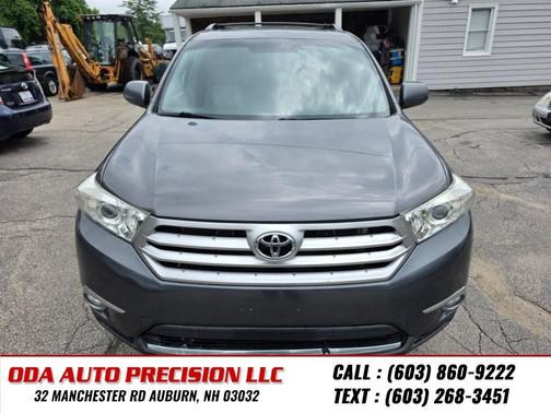 Grey 2012 Toyota Highlander SE
