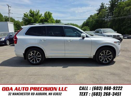 Crystal White Pearl Metallic 2017 Volvo XC90 T6 Momentum