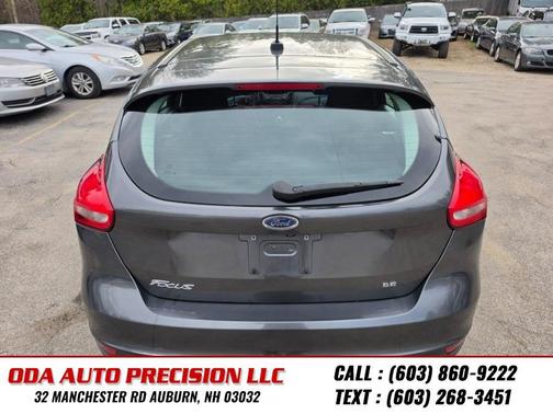 grey 2015 Ford Focus SE