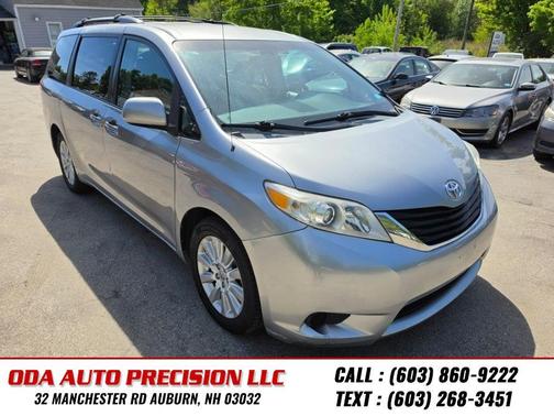 silvver 2011 Toyota Sienna LE