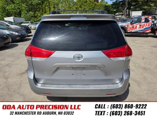 silvver 2011 Toyota Sienna LE