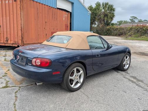 2002 Mazda MX-5 Miata LS