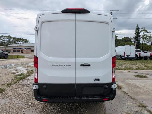 2024 Ford Transit-250 148 WB Medium Roof Cargo