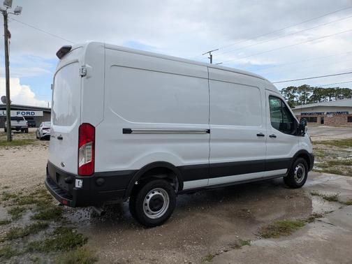 2024 Ford Transit-250 148 WB Medium Roof Cargo