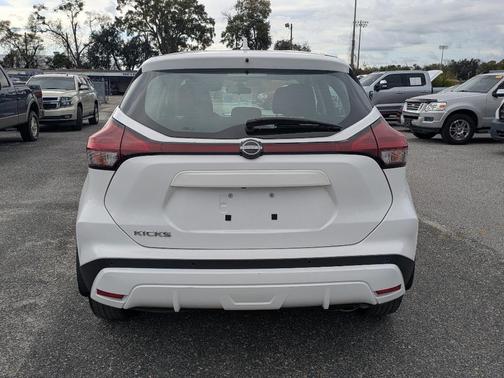 2023 Nissan Kicks S