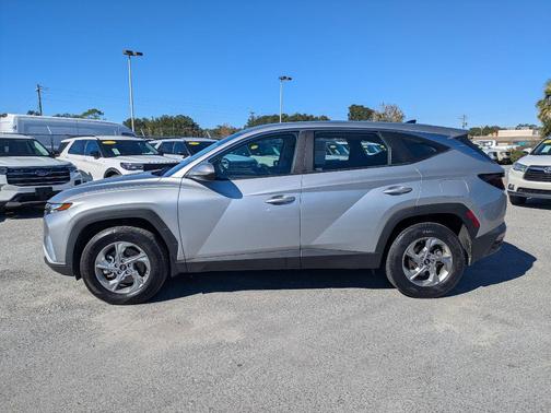 2023 Hyundai TUCSON SE