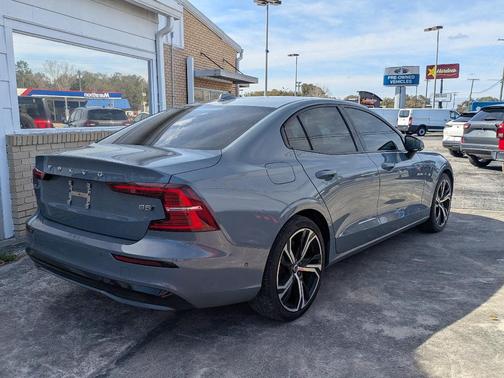 2024 Volvo S60 B5 Plus Dark Theme