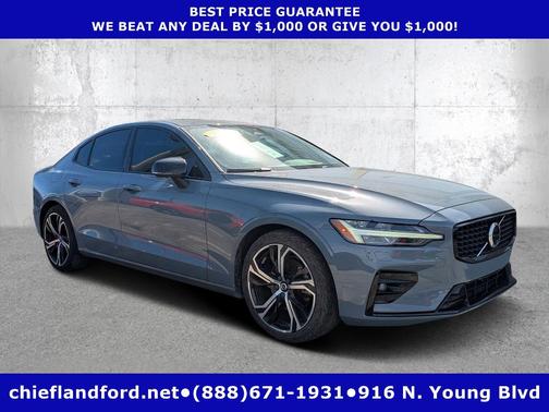 2024 Volvo S60 B5 Plus Dark Theme