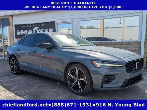 2024 Volvo S60 B5 Plus Dark Theme