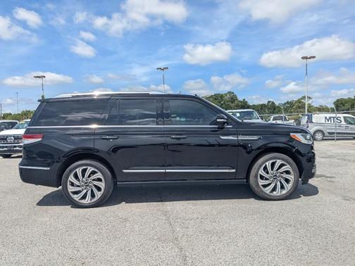 Black 2023 Lincoln Navigator Reserve