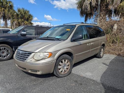 2005 Chrysler Town & Country Touring