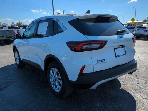 Oxford White 2023 Ford Escape Active