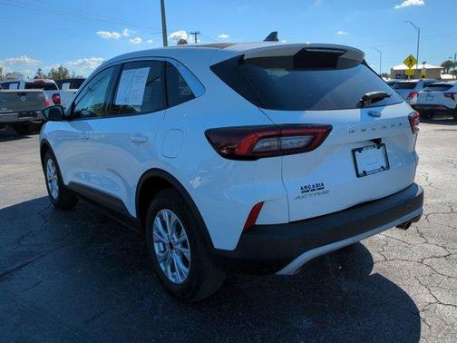 Oxford White 2023 Ford Escape Active