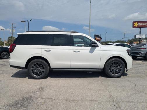 Star White 2026 Ford Expedition Platinum