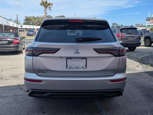 2025 Mitsubishi Outlander ES