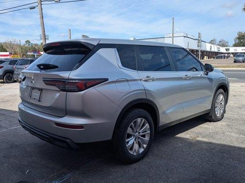 2025 Mitsubishi Outlander ES